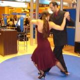 Espectáculo de tango y un buen tinto para atraer al público