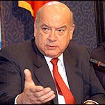 Insulza dice que no entrará en un ‘match’ con Chávez