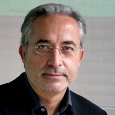 ‘Hay que revisar las relaciones entre periodistas y políticos’