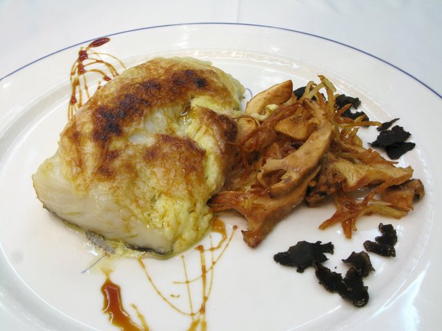 bacalao_gratinado_con_cantarelu_cibarius_y_trufa_negra.jpg