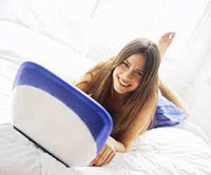 teenage_girl_at_computer