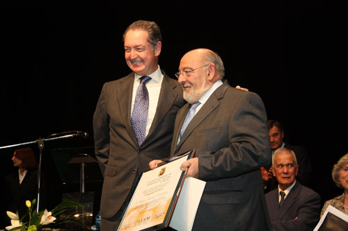 Rafael_G_Gutirrez_Colegiado_de_Honor_COFM_prslaud_prnoticias