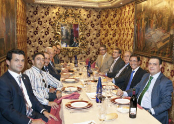 Diego Murillo, homenajeado por representantes de la Sanidad de Valladolid y Castilla y León