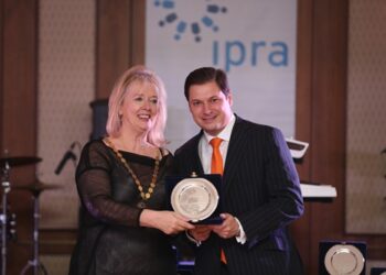 1ok_Juan_Rivera_recogiendo_Premio_IPRA