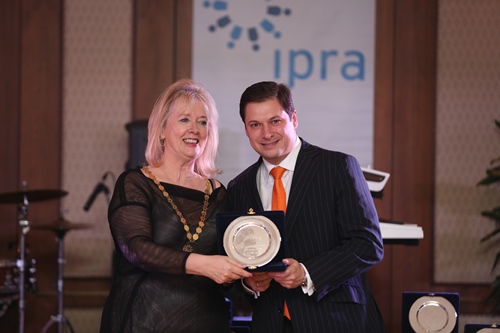 1ok_Juan_Rivera_recogiendo_Premio_IPRA