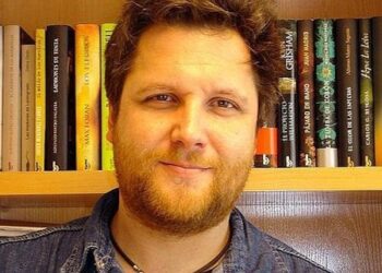 ¿Recorte de costes en colaboradores? ABC ficha a Gistau y mantiene un largo plantel de columnistas