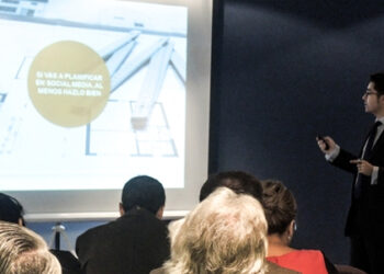 dircom_carlos_molina