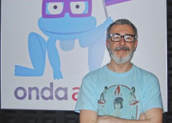 ONDA ARCOIRIS Paco Tomás: ‘A la hora de cargarse un programa, siempre se cargan el de los gays’
