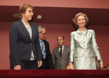 Carmen Martínez debe dimitir: 2.000 periodistas esperando dos horas acreditarse a la coronación