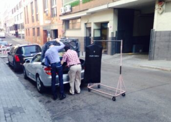 EXCLUSIVA: Cazamos a Felipe Varela con el vestido que la Princesa Letizia usará en la Coronación