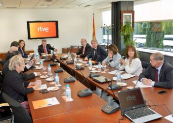 Sánchez aprueba el retorno de la Onda Corta de REE y la producción de dos nuevas ficciones para 2015