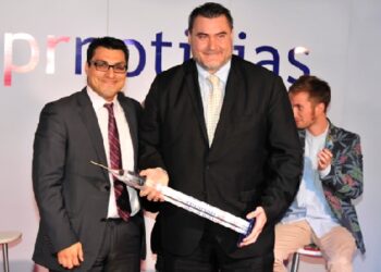 Xurxo Torres, Torres y Carrera, premio prnoticias