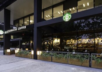 Starbucks abre nueva tienda
