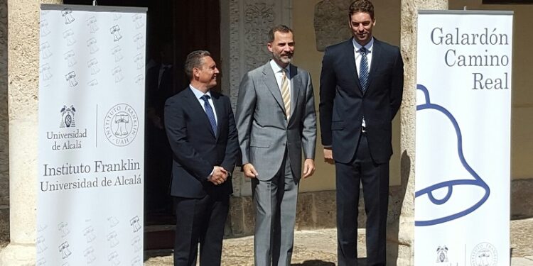 El Rey con el director del Instituto Franklin y Pau Gasol