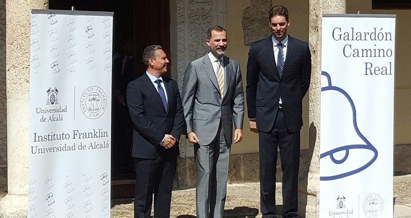 El Rey con el director del Instituto Franklin y Pau Gasol