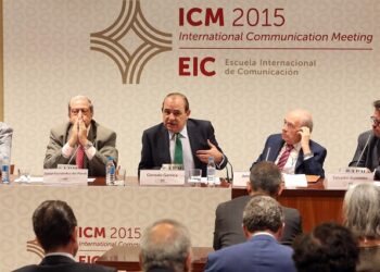 Momento de la mesa redonda de la Escuela Internacional de Comunicación