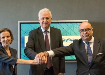 Indra y Telefónica firman el acuerdo de Salud Digital
