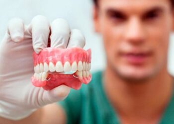 multa al consejo de dentistas por denigrar a los protesicos dentales