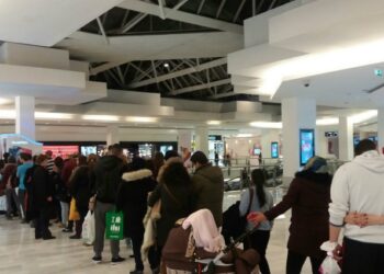 Cola en una de las campañas de Samplia en un Centro Comercial