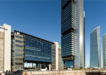 El edificio en el que se ubica la nueva sede de Estudio de Comunicación en el Paseo de la Castellana (Madrid)