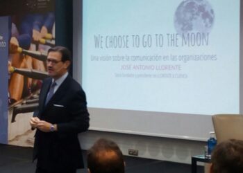 José Antonio Llorente, fundador de Llorente & Cuenca, durante su masterclass