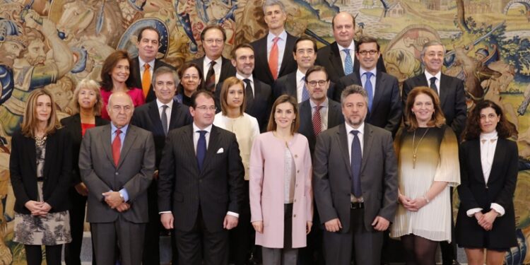 Los miembros de la Fundación Human Age Institute en su audiencia con la reina Letizia. Foto: Twitter @CasaReal