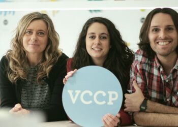 Nahir Vallejos junto al equipo de VCCP