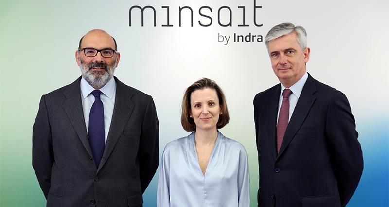 (De izquierda a derecha) Fernando Abril-Martorell, Presidente de Indra; Cristina Ruiz, Directora General de Tecnologías de la Información de Indra y responsable de Minsait; y Javier de Andrés, Consejero Delegado de Indra