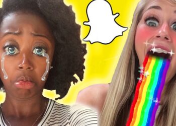 Unas adolescentes disfrutando los filtros de Snapchat