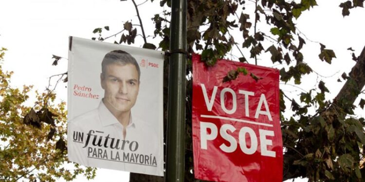 Un cartel de propaganda del PSOE durante la campaña electoral de 2015.