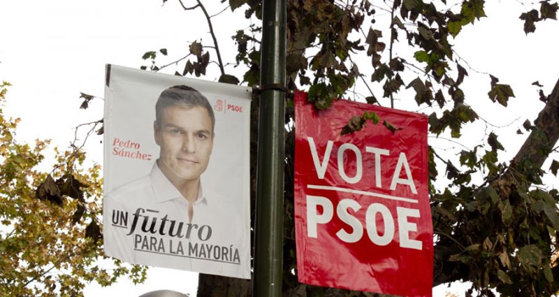 Un cartel de propaganda del PSOE durante la campaña electoral de 2015.