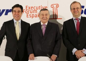 Manuel Manrique, Presidente de Sacyr y Rafael Roncagliolo, canciller de Perú durante los desayunos informativos de Executive Forum