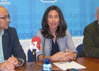 Ana Torme en el centro de la foto