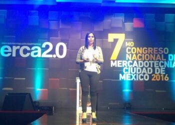 Vera Arteaga, head of metrics de CIC Coca Cola México durante su ponencia en el 7º Congreso Nacional de Mercadotecnia