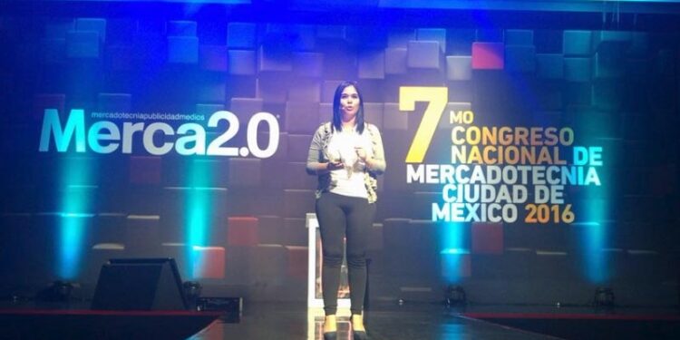 Vera Arteaga, head of metrics de CIC Coca Cola México durante su ponencia en el 7º Congreso Nacional de Mercadotecnia