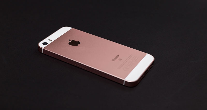 iPhone SE en su nuevo color, el oro rosa