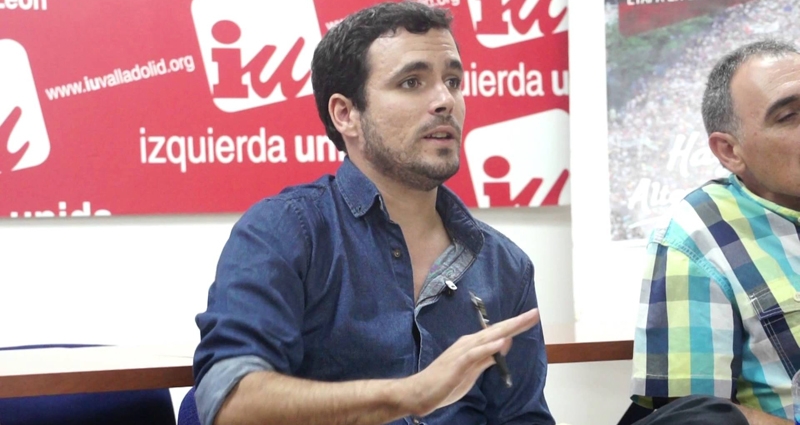 Alberto Garzón, líder de Izquierda Unida, durante un encuentro con jóvenes en una imagen de archivo.