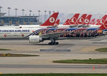 Algunas aeronaves de la aerolínea turca Turkish Airlines en una imagen de archivo.