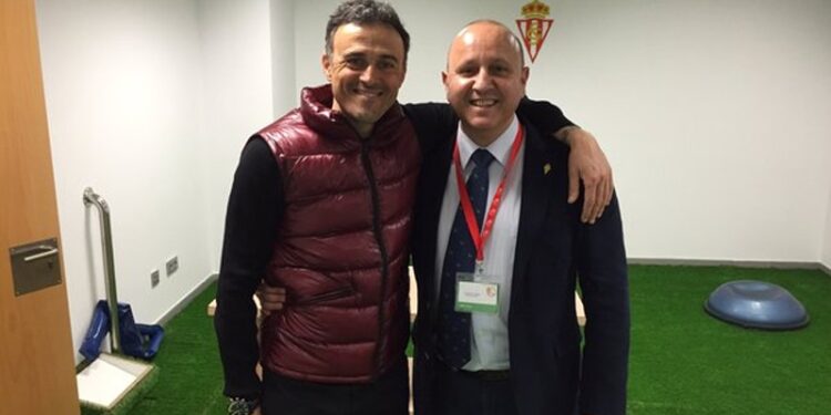 Luis _Enrique y Manfredo Álvarez (foto Twitter @manfredoalvarez)