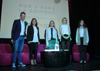 Eric Descombes, Presidente de FCB México, Antonieta Cruz Gerente de Recursos Humanos de FCB México, Susan Credle CCO Global de FCB, Ana Victoria García Fundadora de V147 y Laura Jimeno Directora de programas para ejecutivas de V147