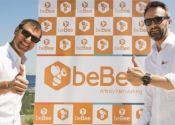 Javier Cámara y de Juan Imaz (CEO y Presidente de beBee respectivamente).