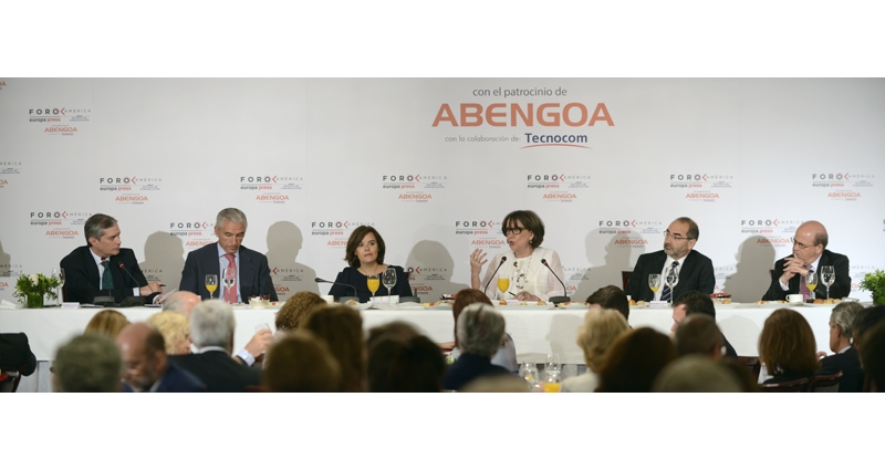 Una imagen de la última edición del Foro América, con la vicepresidenta del Gobierno, Soraya Sáenz de Santamaría y la titular de la Secretaría General Iberoamericana, Rebeca Greynspan. FOTO: Marco de Comunicación.