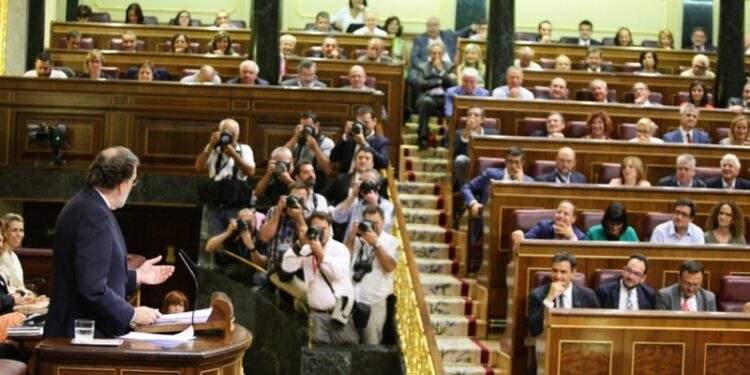 Mariano Rajoy habla en el Congreso de los Diputados durante la segunda sesión de su debate de investidura.