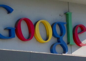 Una imagen de archivo muestra el logo de Google en un muro.