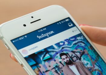 Una imagen de alguien utiliza la red social Instagram.