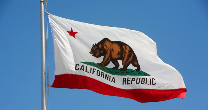 california bandera independencia