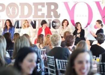 Una imagen del desayuno-debate de Yo Dona, que reunió a un centenar de sus mujeres influyentes. FOTO: Pantallazo vídeo elmundo.es/yodona.