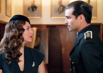 Blanca Suárez y Rubén Cortada en un fotograma de 'Lo que escondían sus ojos'