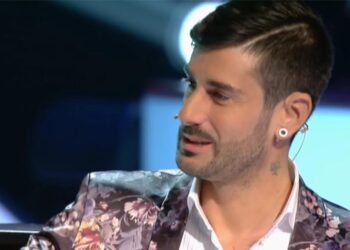 Fotograma de Melendi durante los primeros directos de 'La Voz' en Telecinco
