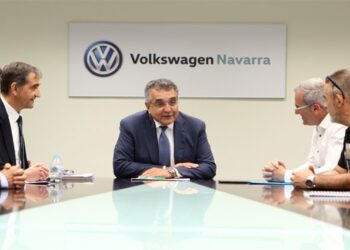 En el centro, el Vicepresidente de Volkswagen, Francisco García Sanz.